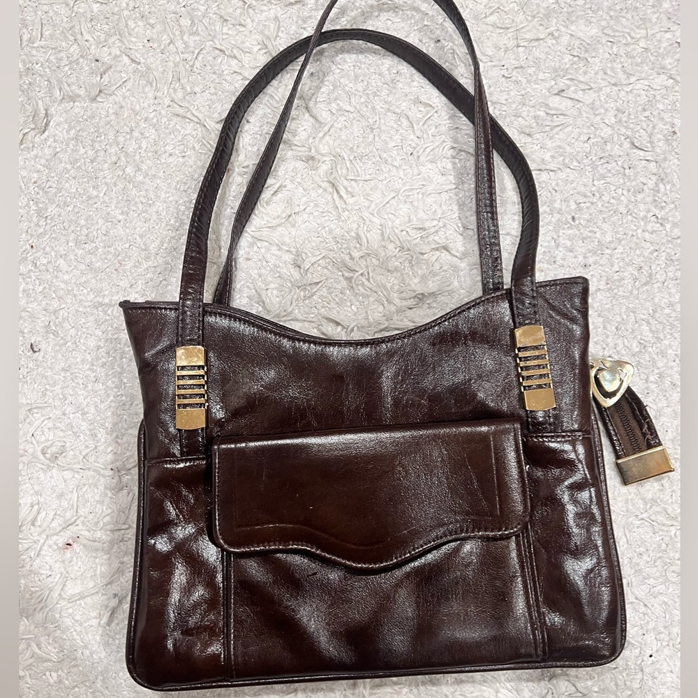 Brown leather bag. Heavyweight. There’s some discoloration shown in the 4th pic